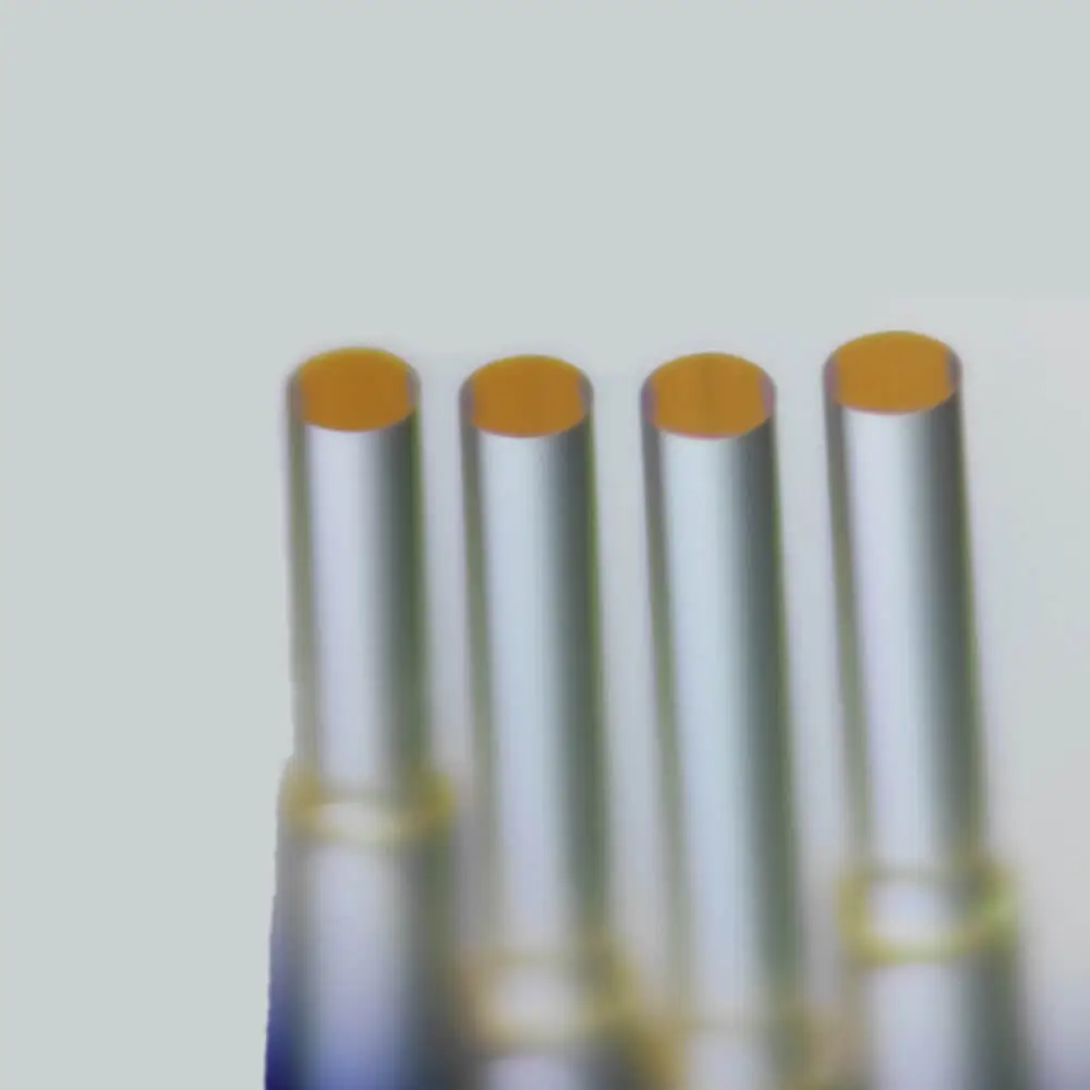 Fibre optique à revêtement passe-bande