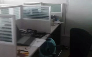 L'équipement de l'atelier n'était pas encore complet.