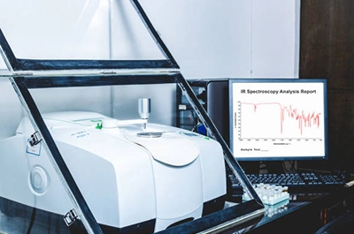 Fibre à lentille en spectroscopie